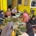 Suka Duka Dapur Umum HF dalam melayani makan sahur dan berbuka puasa korban banjir di Bojongsari